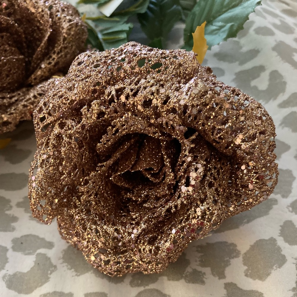 Metallic lace Roses - Picture 2 of 4